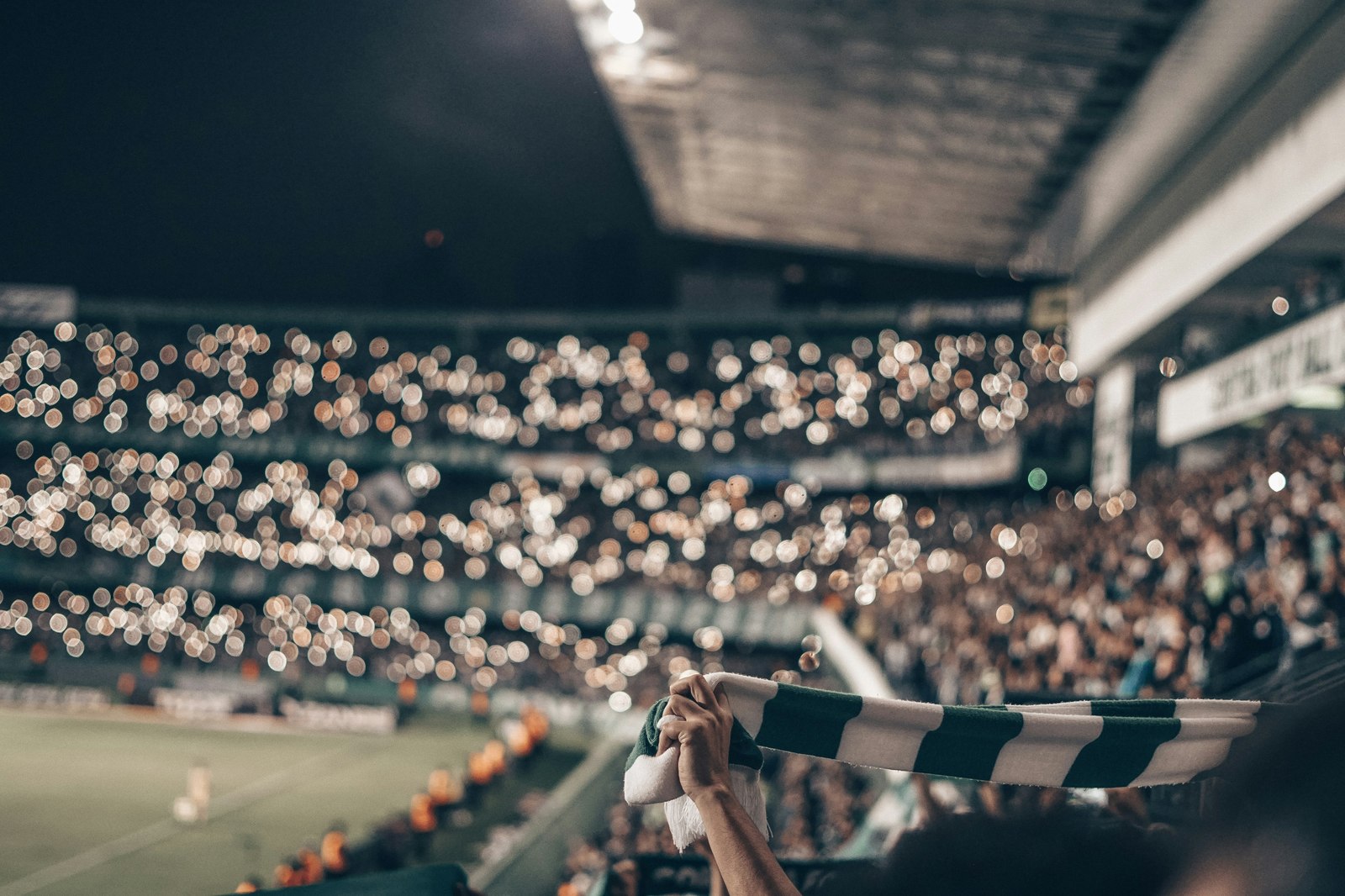 彭啸更新社媒并配文：球场太漂亮了🏟️｜必一运动官方网站（配图示意）